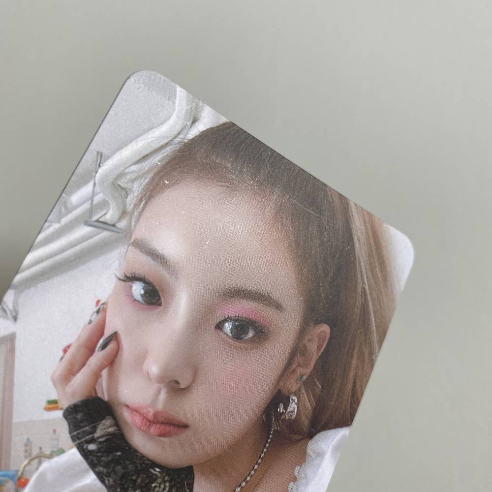 ITZY 1ST ALBUM 'CRAZY IN LOVE' ALBUM PHOTOCARD - LIA (V1)